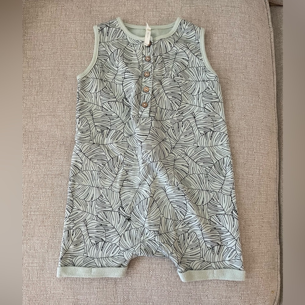 Rylee + cru 12-18m romper GUC